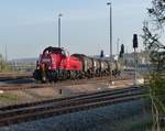 DB Cargo 261 093-9 Voith Gravita 10BB,(9280 1261 093-9 D-DB) mit einem Kesselwagenzug in Gera am 17.4.2020