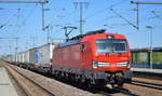 DB Cargo AG [D] mit  193 305  [NVR-Nummer: 91 80 6193 305-0 D-DB] und Taschenwagenzug am 23.04.20 Bf.