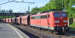 DB Cargo mit der Railpool  151 116-1  (NVR:  91 80 6151 116-1 D-Rpool ) und einem Schüttgutwagenzug (leer) Richtung Hansa Port Hamburger Hafen am 03.06.20  Bf.