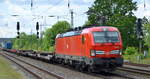 DB Cargo AG [D] mit  193 356  [NVR-Nummer: 91 80 6193 356-3 D-DB] und Taschenwagenzug am 26.05.20 Bf.