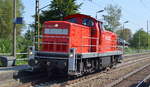 DB Cargo mit  290 636-0  (NVR:   9880 3 290 636-0 D-DB ) am 15.09.20 Durchfahrt Bf.