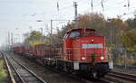 DB Cargo AG (D) mit  298 320-3  [NVR-Nummer: 98 80 3298 320-3 D-DB] und einem Güterzug Drehgestell-Flachwagen (leer) wahrscheinlich nach Seddin am 13.11.20 Bf.