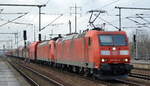 DB Cargo AG [D] mit  185 169-0  [NVR-Nummer: 91 80 6185 169-0 D-DB] mit  185 146-8  [NVR-Nummber: 91 80 6185 146-8 D-DB] und gemischtem Güterzug am Haken am 16.12.20 Durchfahrt Bf.