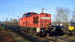 DB Cargo AG (D) mit  298 313-8  [NVR-Nummer: 98 80 3298 313-8 D-DB] am 18.12.20 Durchfahrt Bf.