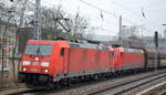 DB Cargo AG [D] mit der Doppeltraktion   185 366-2  [NVR-Nummer: 91 80 6185 366-2 D-DB] +   185 014-8  [NVR-Nummer: 91 80 6185 014-8 D-DB] mit dem Erzzug aus Hamburg Richtung Ziltendprf EKO am