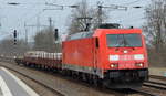 DB Cargo AG [D] mit  185 378-7  [NVR-Nummer: 91 80 6185 378-7 D-DB] und drei Güterwagen bei einer Übergabefahrt am 26.03.21 Durchfahrt Bf.