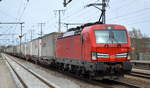 DB Cargo AG [D] mit  193 313  [NVR-Nummer: 91 80 6193 313-4 D-DB] d Taschenwagenzug am 15.04.21 Durchfahrt Bf.