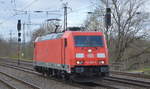 DB Cargo AG [D] mit  185 368-8  [NVR-Nummer: 91 80 6185 368-8 D-DB] am 13.04.21 Durchfahrt Bf.