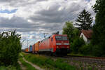 152 086 DB Cargo mit einem Containerzug bei Postbauer-Heng Richtung Regensburg, 06.07.2020