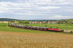 152 061 DB Cargo mit einem Audi-Autotransportzug bei Oberdachstetten Richtung Würzburg, 17.07.2020