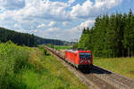 187 141 DB Cargo mit einem Altschotterzug bei Parsberg Richtung Regensburg, 20.07.2020