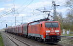 DB Cargo AG [D] mit  189 004-5  [NVR-Nummer: 91 80 6189 004-5 D-DB] und einem Coilzug am 11.04.22 Durchfahrt Bf.