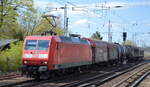 DB Cargo AG [D] mit  145 074-1  [NVR-Nummer: 91 80 6145 074-1 D-DB] und einigen Güterwagen Richtung Frankfurt/Oder am 19.04.22 Berlin Hirschgarten.