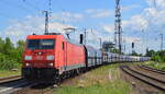 DB Cargo AG [D] mit  185 245-8  [NVR-Nummer: 91 80 6185 245-8 D-DB]und einem Ganzzug Schüttgut-Selbstentladewagen (Kohle) am 01.06.22 Durchfahrt Bf.