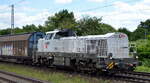 DB Cargo AG, Mainz mit der von northrail angemieteten vossloh DE 18 (NVR:  92 80 4185 043-1 D-NRAIL) und einigen Güterwagen am 05.07.22 Vorbeifahrt Bahnhof Dedensen/Gümmer.