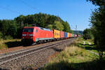 152 081 DB Cargo mit einem Containerzug bei Postbauer-Heng Richtung Nürnberg, 08.09.2020