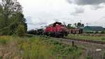 DB Cargo 261 070-7 Voith Gravita 10 BB ( 9280 1261 070-7 D-DB ) durchfährt den Bahnhof Profen mit eienm Kesselwagenzug am 31.8.2022