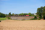 185 239 DB Cargo mit einem Schotterzug bei Laaber Richtung Regensburg, 14.09.2020