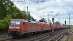 DB Cargo AG [D] mit der Doppeltraktion  152 080-8  [NVR-Nummer: 91 80 6152 080-8 D-DB] +  152 113-7  [NVR-Nummer: 91 80 6152 113-7 D-DB] und dem Erzzug aus Hamburg Richtung Ziltendorf EKO am 01.09.22