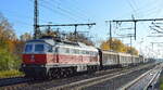 DB Cargo AG, Mainz mit der  232 079-4  (NVR:   92 80 1232 079-4 D-DB ) und einem gemischten Güterzug zur Abstellung in Priort am 15.11.22 Durchfahrt Bahnhof Golm.