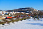 185 043 DB Cargo mit einem Autotransportzug bei Retzbach-Zellingen Richtung Gemünden, 12.02.2021