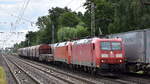 DB Cargo AG [D] mit ihrer  185 010-6  [NVR-Nummer: 91 80 6185 010-6 D-DB] und  152 063-4  [NVR-Nummer: 91 80 6152 063-4 D-DB] + gemischtem Güterzug am Haken am 06.07.23 Höhe Bahnhof