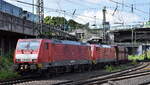 DB Cargo AG, Mainz mit der Doppeltraktion   189 032-6  [NVR-Nummer: 91 80 6189 032-6 D-DB] +  189 031-8  [NVR-Nummer: 91 80 6189 031-8 D-DB] verlässt mit einem Erzzug den Hamburger Hafen am