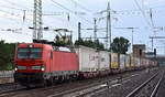 DB Cargo AG, Mainz mit ihrer   193 333  [NVR-Nummer: 91 80 6193 333-2 D-DB] und einem KLV-Zug am 30.05.24 Höhe Bahnhof Schönefeld b.