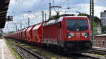 DB Cargo AG, Mainz mit ihrer  187 185  [NVR-Nummer: 91 80 6187 185-4 D-DB] und einem Kalizug (leer) am 08.07.24 Höhe Bahnhof Magdeburg Neustadt.