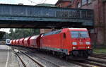 DB Cargo AG, Mainz mit ihrer   185 224-3  [NVR-Nummer: 91 80 6185 224-3 D-DB] und einem Kalizug Richtung Hamburger Hafen am 19.07.24 Höhe Bahnhof Hamburg-Harburg.