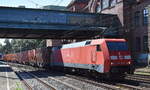 DB Cargo AG, Mainz mit ihrer  152 102-0  [NVR-Nummer: 91 80 6152 102-0 D-DB] und einem Containerzug Richtung Hamburger Hafen am 30.07.24 Höhe Bahnhof Hamburg Harburg.