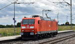 DB Cargo AG, Mainz mit ihrer  185 200-3  [NVR-Nummer: 91 80 6185 200-3 D-DB] am 17.07.24 Durchfahrt Bahnhof Rodleben.