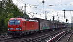 DB Cargo AG, Mainz mit ihrer  193 393  [NVR-Nummer: 91 80 6193 393-6 D-DB] und einem Ganzzug Schiebewandwagen Richtung Frankfurt/Oder am 26.08.24 Höhe Bahnhof Berlin Hirschgarten.