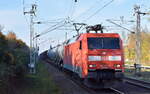 DB Cargo AG, Mainz mit ihrer   152 131-9  [NVR-Nummer: 91 80 6152 131-9 D-DB] und einem gemischten Güterzug am 26.10.24 Höhe Bahnhof Berlin Hohenschönhausen.