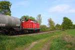 DB Fahrwegdienste 212 034-3 am Ende eines Spritzzug bei Bad Vilbel am 02.05.19