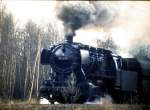 eine 50er Dampflok unter Vollast mit Erzwaggon , an der Bahnstrecke zwischen Vhrum u.Hmelerwald , Dia aufgenommen 1972