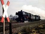 Zwei zusammen gekoppelte Dampflokomotive,erste vorwrts- zweite rckwrtslaufend , an Bahnstrecke zw.Vhrum u.Hmelerwald, aufgenommen 1971 auf Dia