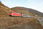 DB Fernverkehr 101 051-1 mit einen EC auf der Rechten Rheinstrecke am 23.02.19 zwischen Assmanshausen und Lorch 