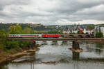 101 077  sozial Schiene  auf der Moselbrücke in Koblenz, am 27.04.2019.