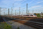 ICE4  9002  bei der Ankunft am Hauptbahnhof Nürnberg.