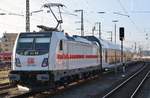 147 565 schiebt am 15.11.2018 eine IC2-Leergarnitur aus dem Nürnberger Hauptbahnhof.