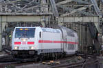 DB 146 552-5 mit IC 2048 bei der Einfahrt in Köln Hbf.