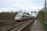 DB Fernverkehr ICE4 412 004 am 19.01.20 in Frankfurt am Main Forsthaus von einen Gehweg aus fotografiert