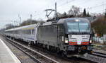 EC 248 aus Warszawa Wschodnia Richtung Berlin City mit der MRCE Vectron für DB Fernverkehr AG [D]  X4 E - 625  [NVR-Nummer: 91 80 6193 625-1 D-DISPO] am 27.02.20 Berlin Hirschgarten.