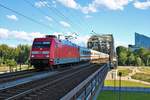 DB Fernverkehr 101 029-7 mit IC in Frankfurt Ost am 29.06.20 auf der Deutscherrnbrücke von einen Steg aus fotografiert