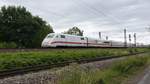 Eine Baureihe 401 (ICE 1) als ICE 370 nach Berlin Ostbahnhof durchfährt Karlsruhe-Hagsfeld am 05. Juli 2020.