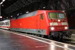 DB Fernverkehr 120 150-8 auf Abschiedsfahrt am 05.07.20 in Frankfurt am Main Hbf um 01:55 mit einen Pbz.