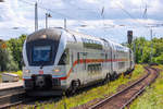 DB IC 4110 611 als IC 2178 von Dresden kommend fährt in Neustrelitz an den Bahnsteig.