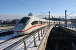 412 207 (7812 207-5) erreicht am 13.02.2021 als ICE942 von Berlin Ostbahnhof nach Düsseldorf Hauptbahnhof den Berliner Hauptbahnhof.