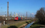 Heute zog 101 068  Back on Track  den EC9 durch Düsseldorf dem Hauptbahnhof entgegen.